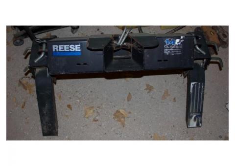 Reese 14K Classic Fifth Wheel Hitch/Reese The Goose